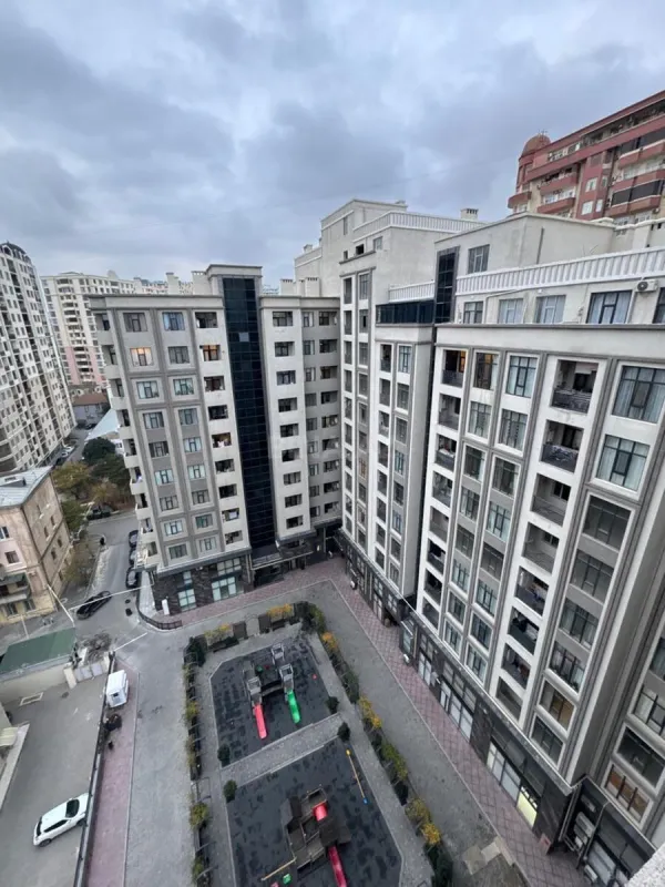 Satılır 2 otaqlı mənzil 77 m²