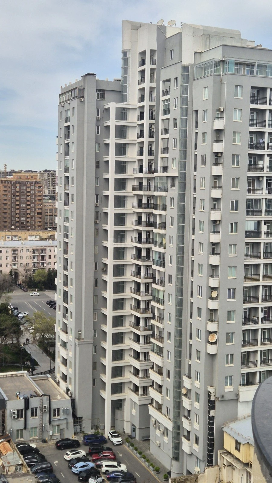 Satılır 4 otaqlı mənzil 225 m²
