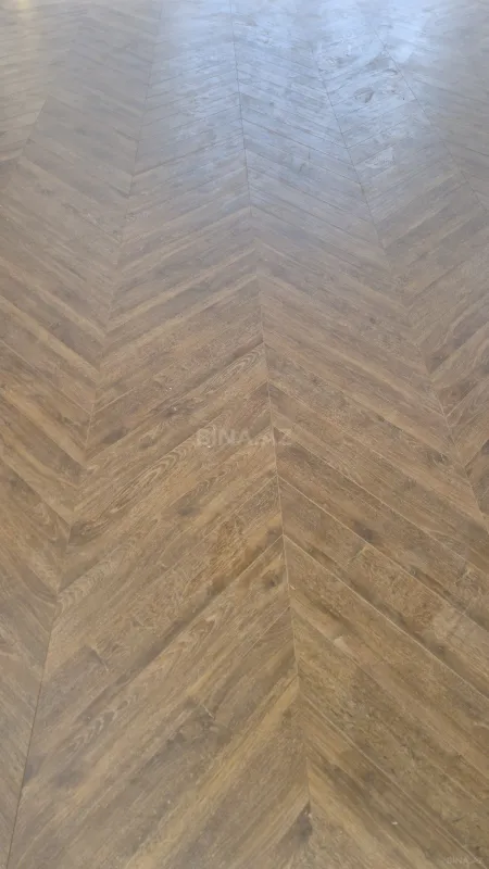 Satılır 4 otaqlı mənzil 225 m²