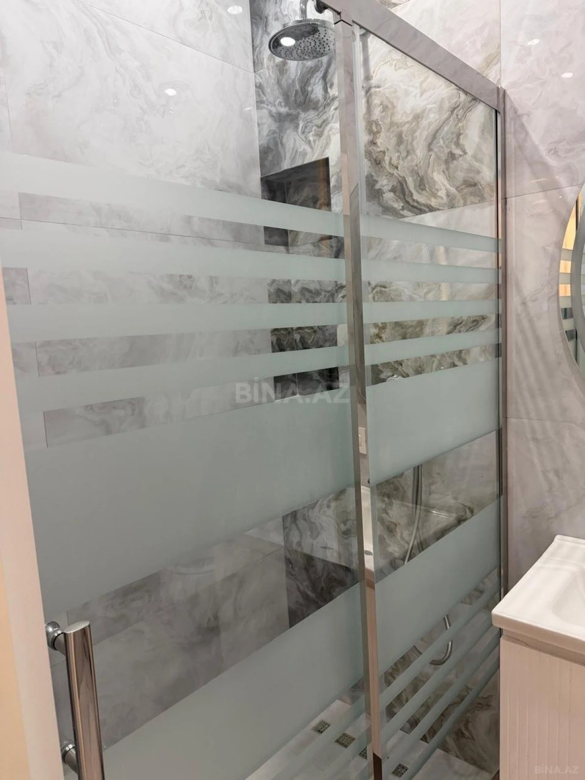 Satılır 2 otaqlı mənzil 83 m²