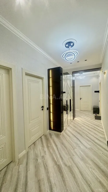 Satılır 3 otaqlı mənzil 106 m²