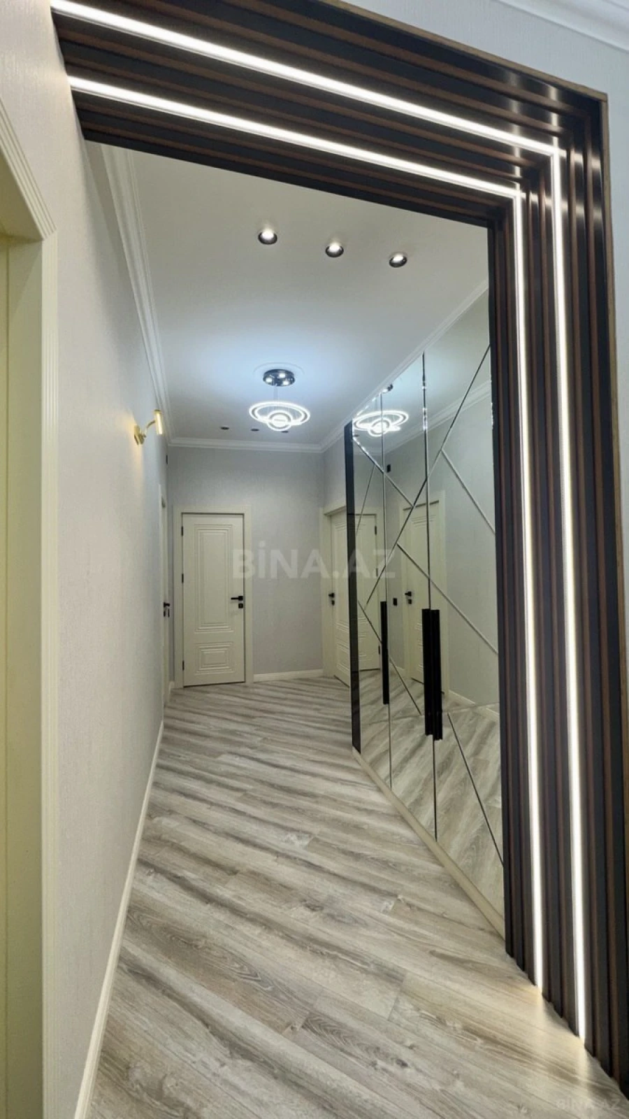 Satılır 3 otaqlı mənzil 106 m²