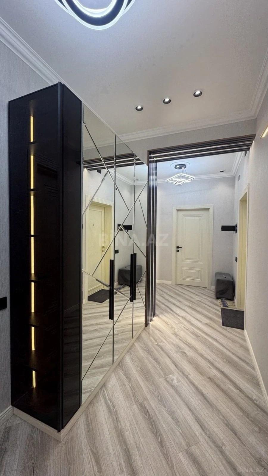 Satılır 3 otaqlı mənzil 106 m²