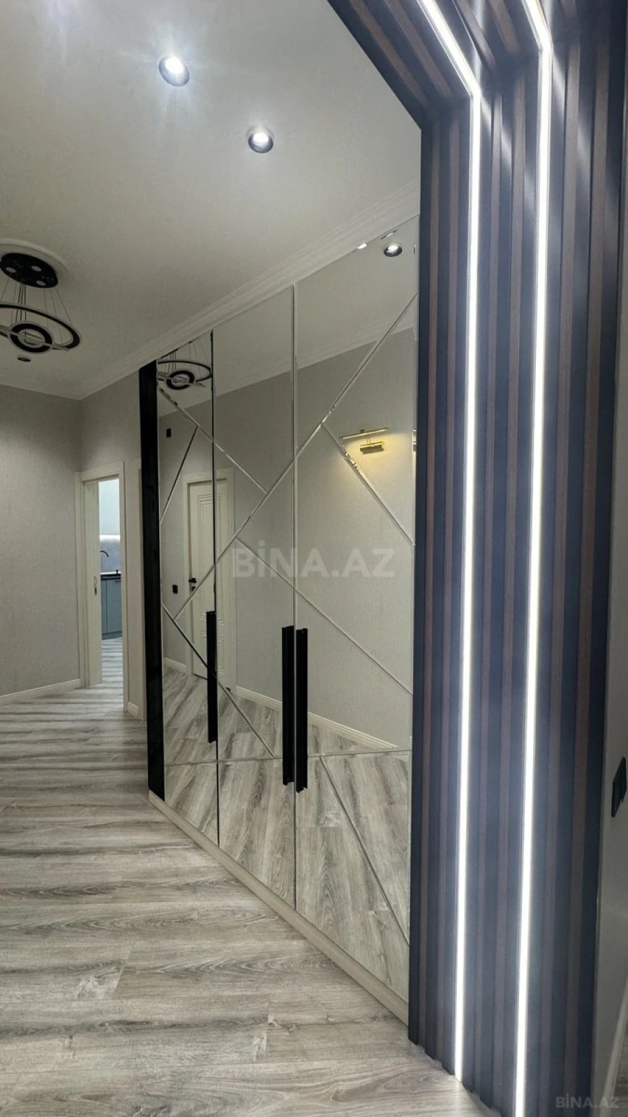 Satılır 3 otaqlı mənzil 106 m²