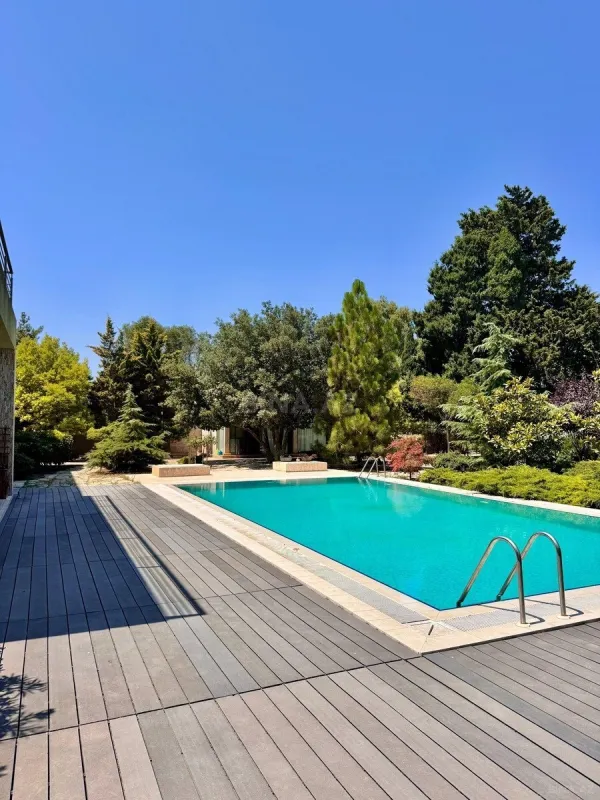 Satılır 10 otaqlı həyət evi 750 m²