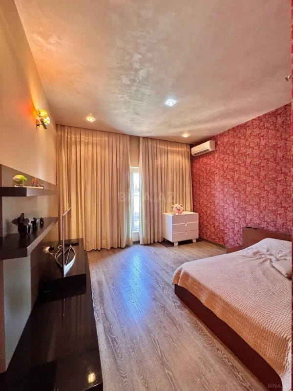 Satılır 10 otaqlı həyət evi 750 m²