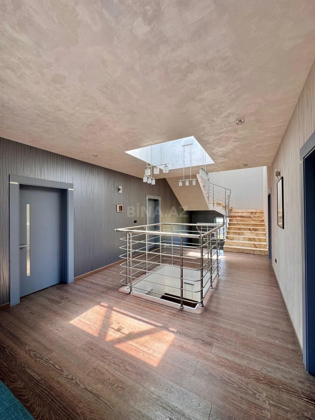 Satılır 10 otaqlı həyət evi 750 m²