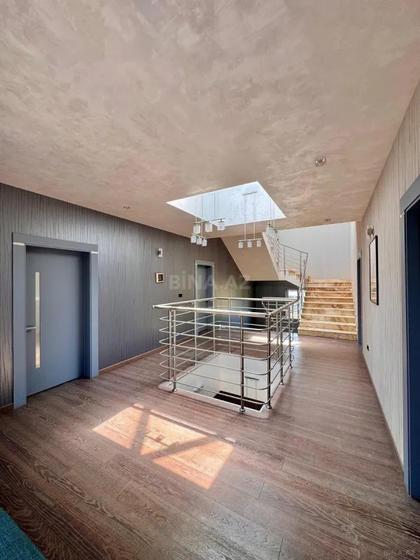 Satılır 10 otaqlı həyət evi 750 m²