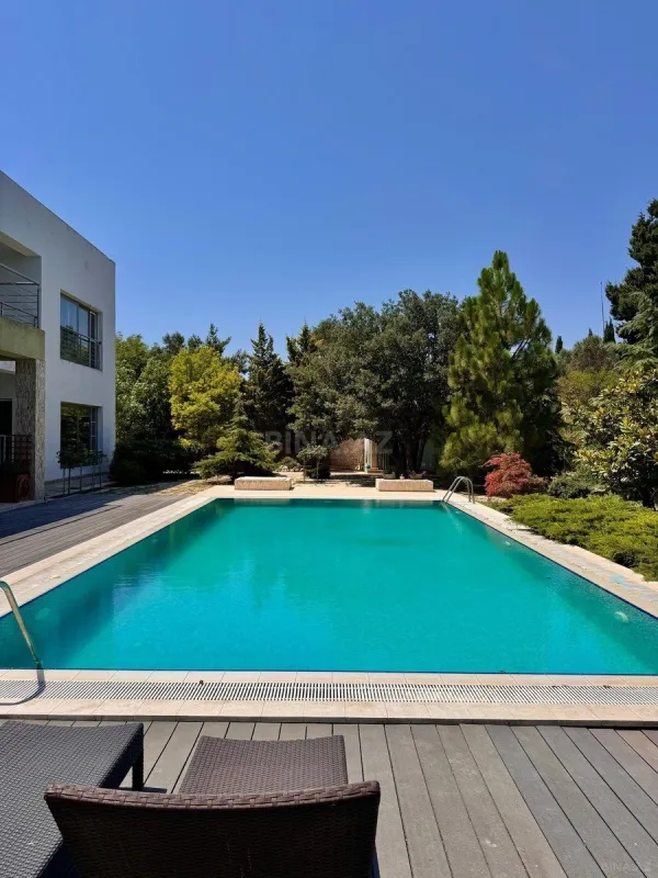 Satılır 10 otaqlı həyət evi 750 m²