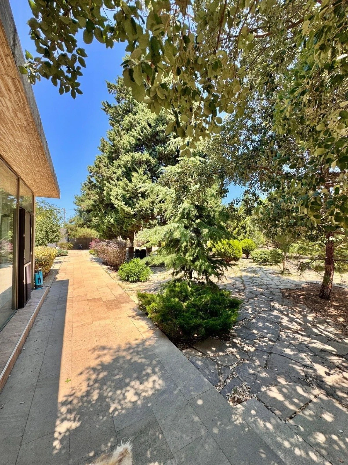 Satılır 10 otaqlı həyət evi 750 m²