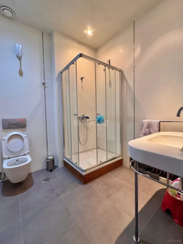 Satılır 10 otaqlı həyət evi 750 m²