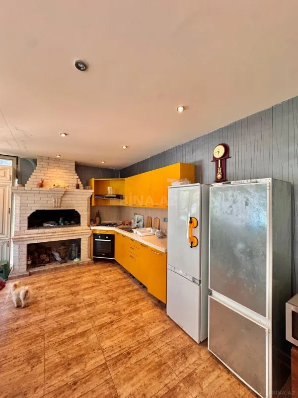 Satılır 10 otaqlı həyət evi 750 m²