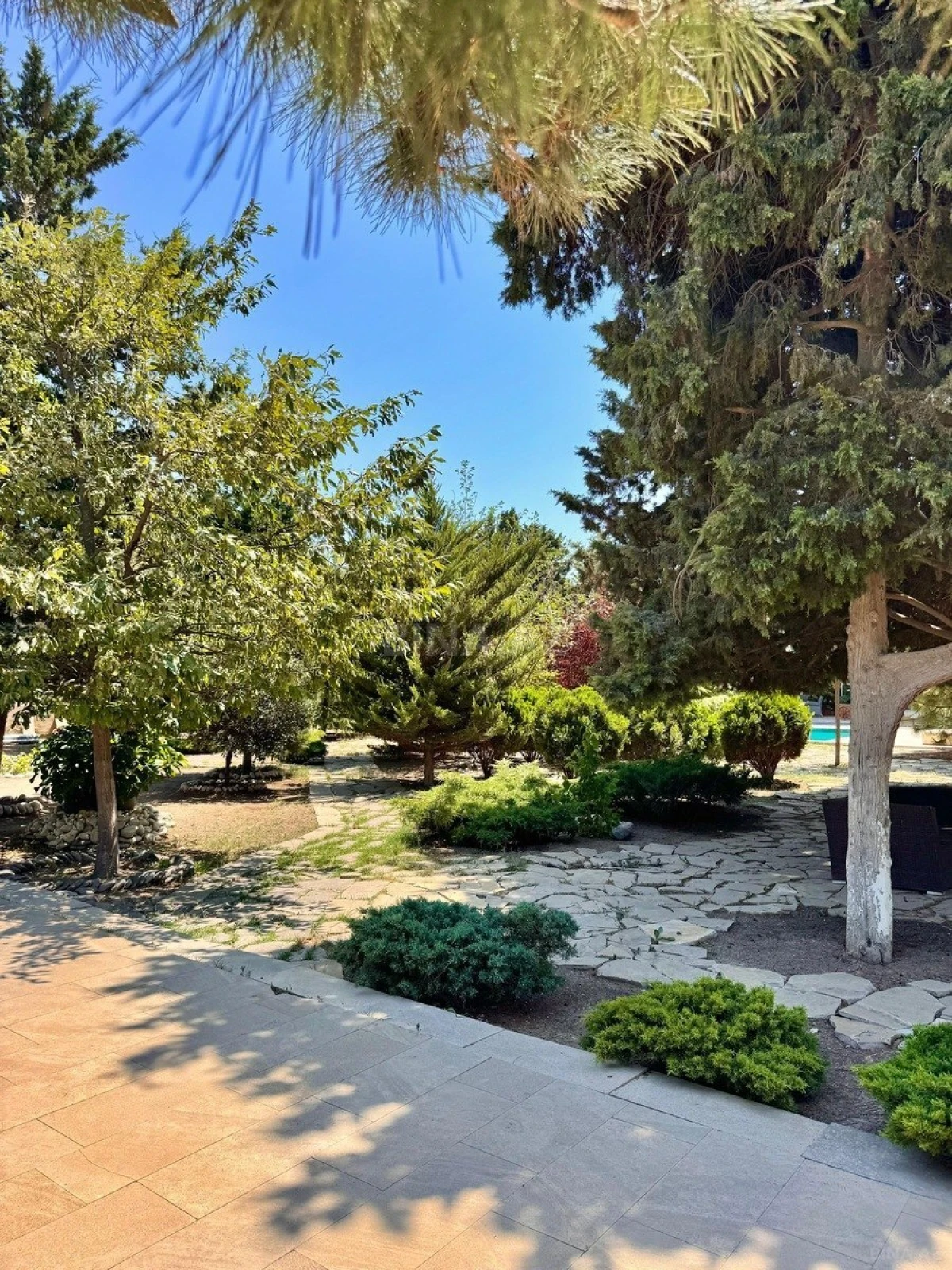 Satılır 10 otaqlı həyət evi 750 m²