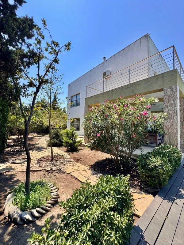 Satılır 10 otaqlı həyət evi 750 m²