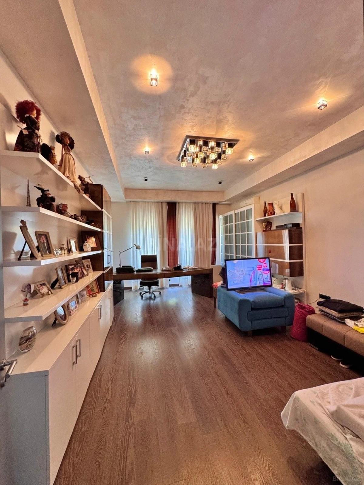 Satılır 10 otaqlı həyət evi 750 m²