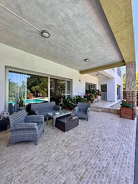 Satılır 10 otaqlı həyət evi 750 m²