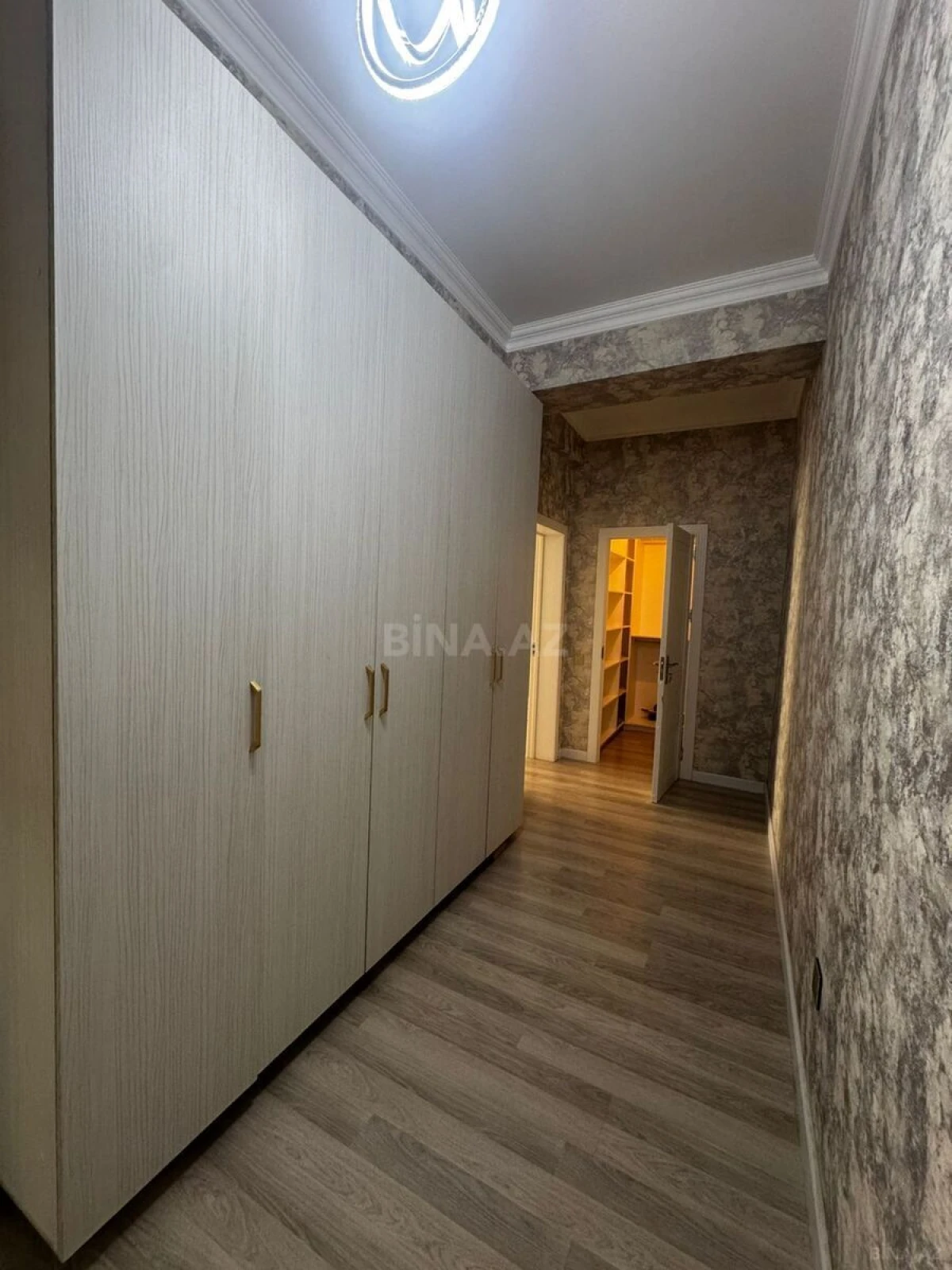 Satılır 2 otaqlı mənzil 75 m²