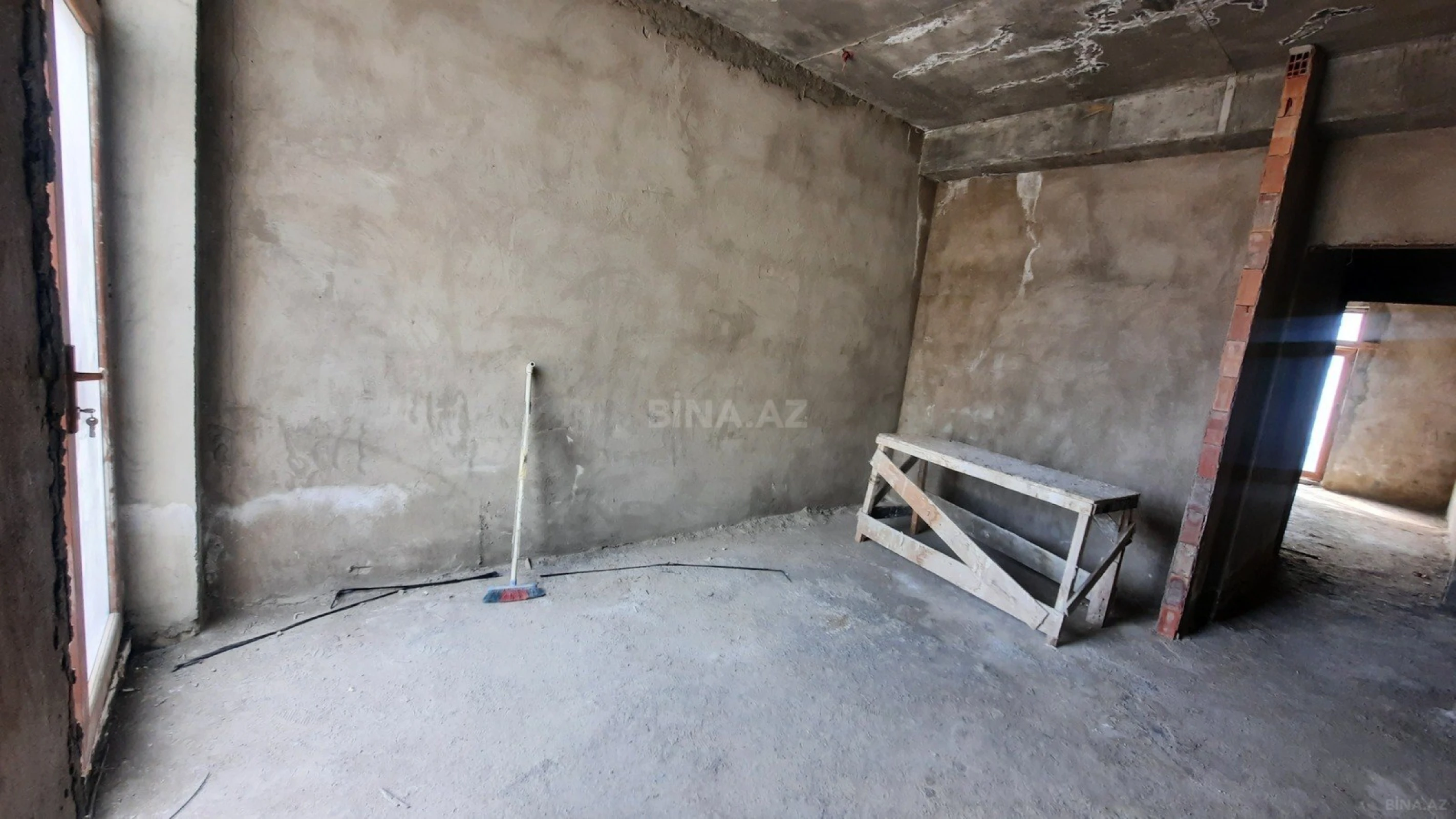 Satılır 3 otaqlı mənzil 144 m²