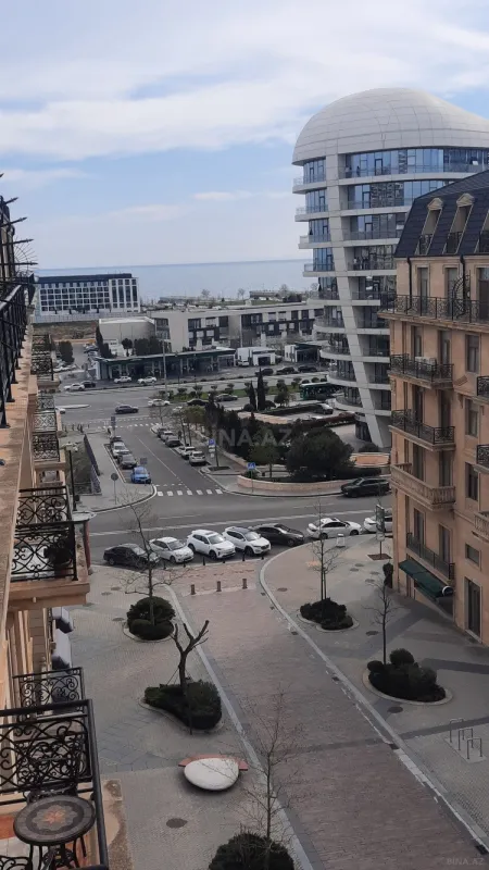 Satılır 3 otaqlı mənzil 144 m²