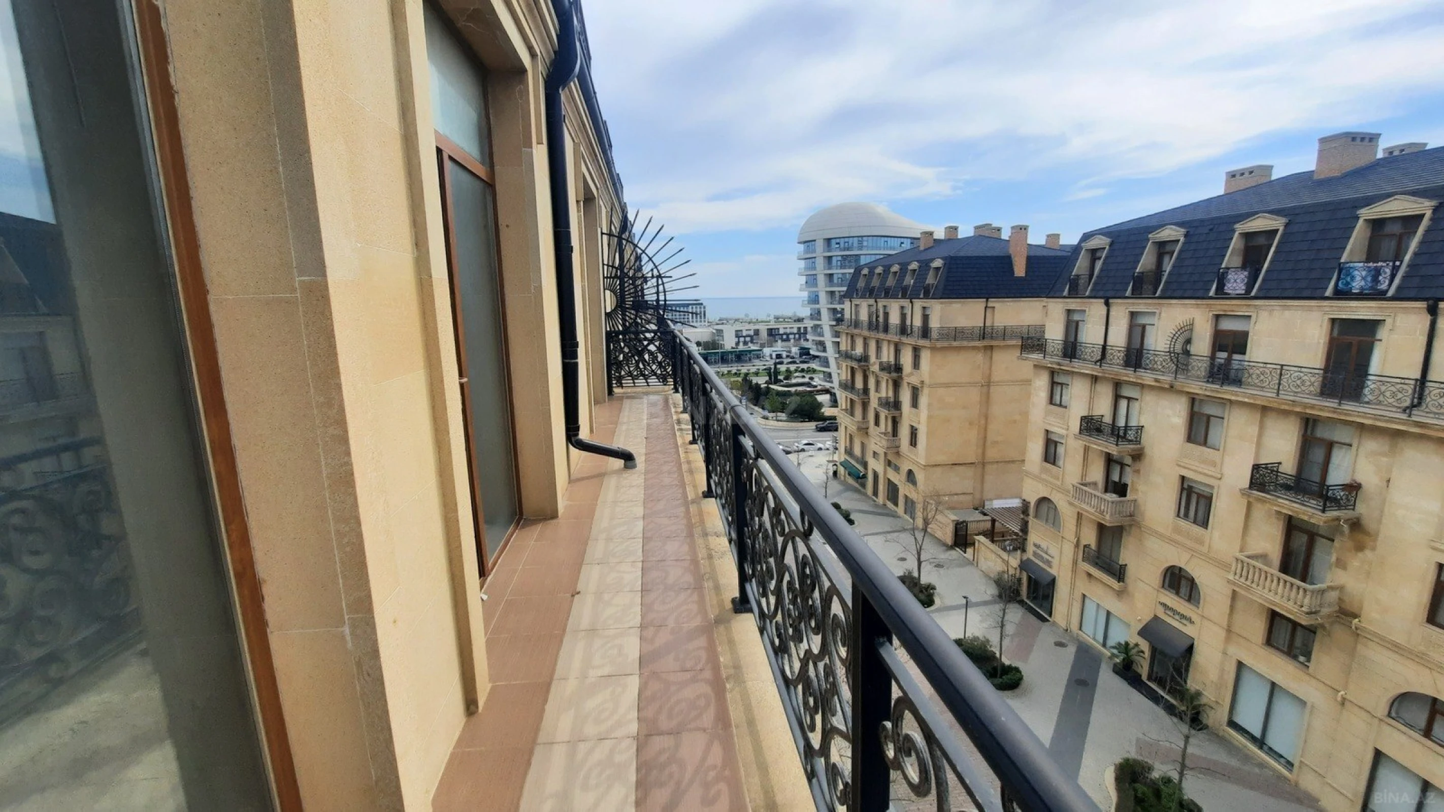 Satılır 3 otaqlı mənzil 144 m²