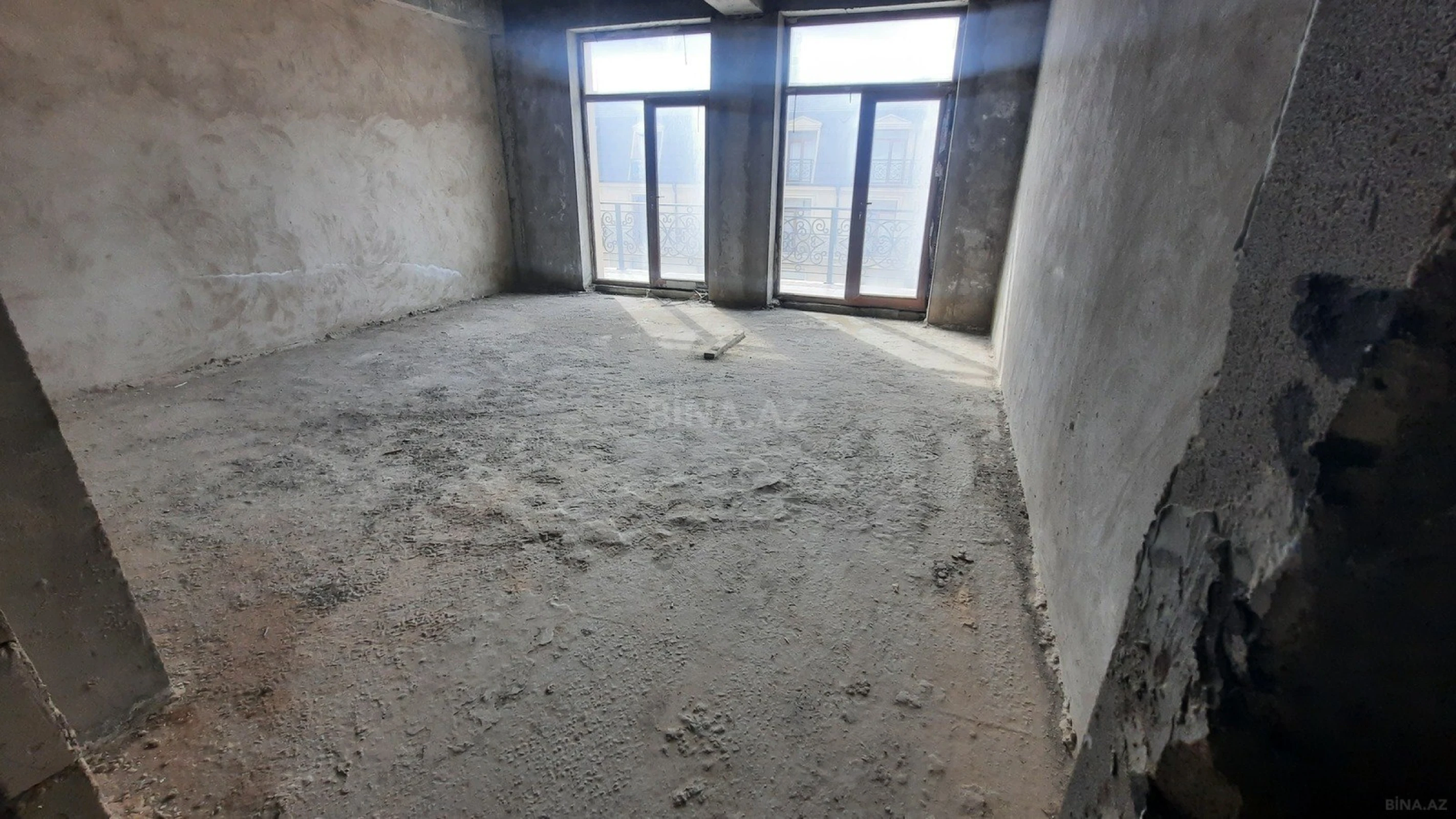 Satılır 3 otaqlı mənzil 144 m²