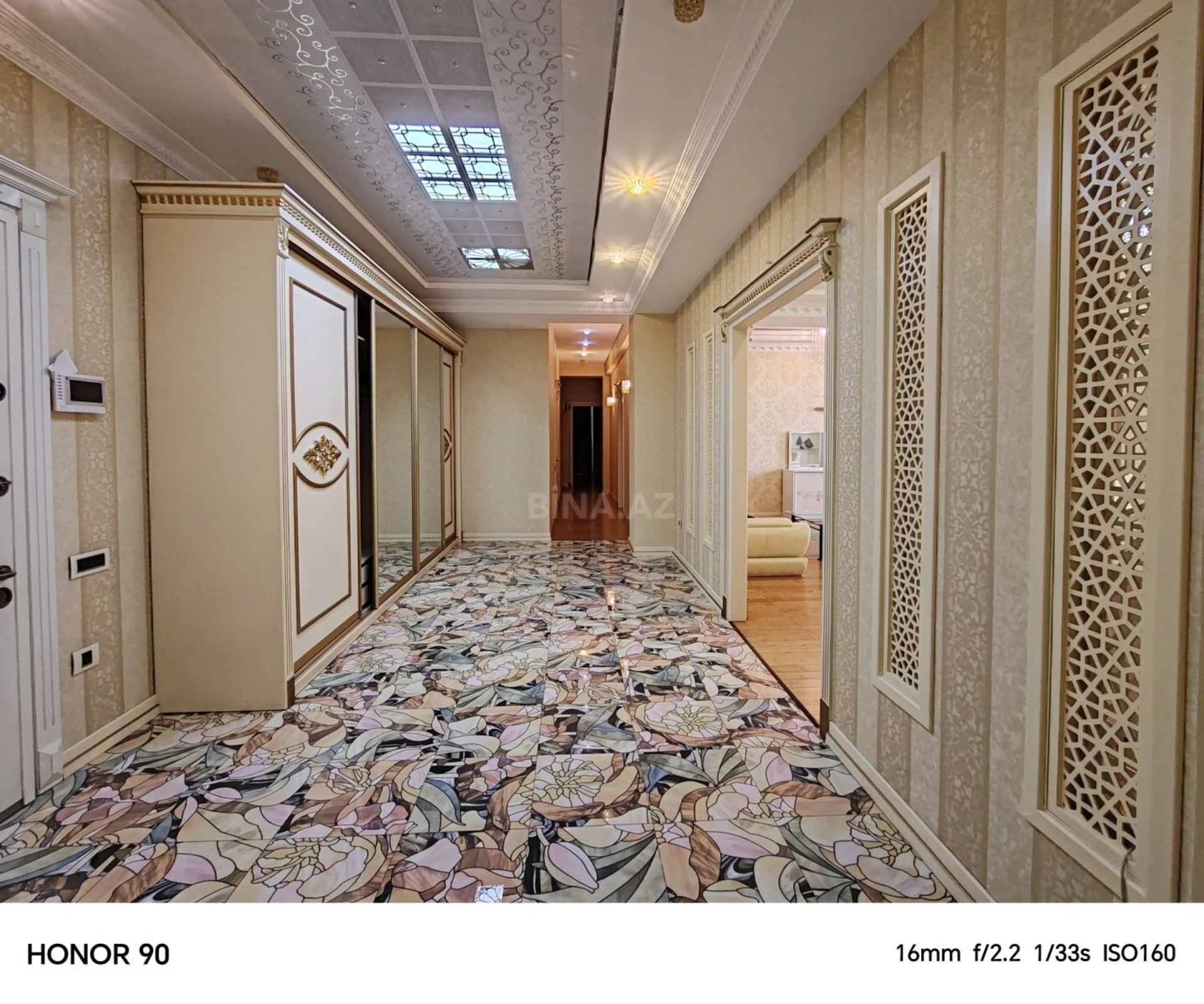 Kirayə verilir 4 otaqlı mənzil 230 m²