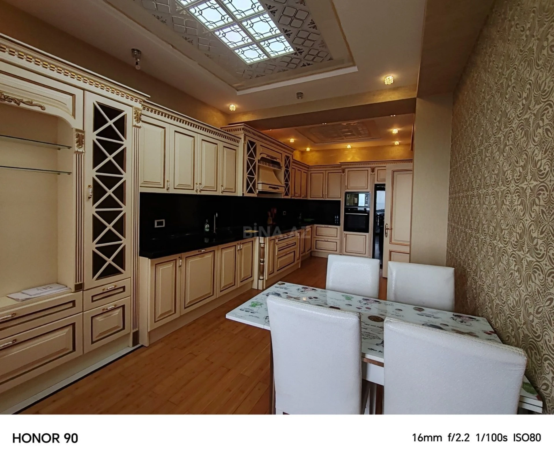 Kirayə verilir 4 otaqlı mənzil 230 m²