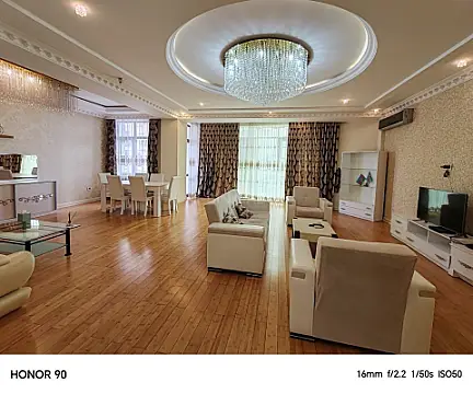 Kirayə verilir 4 otaqlı mənzil 230 m²