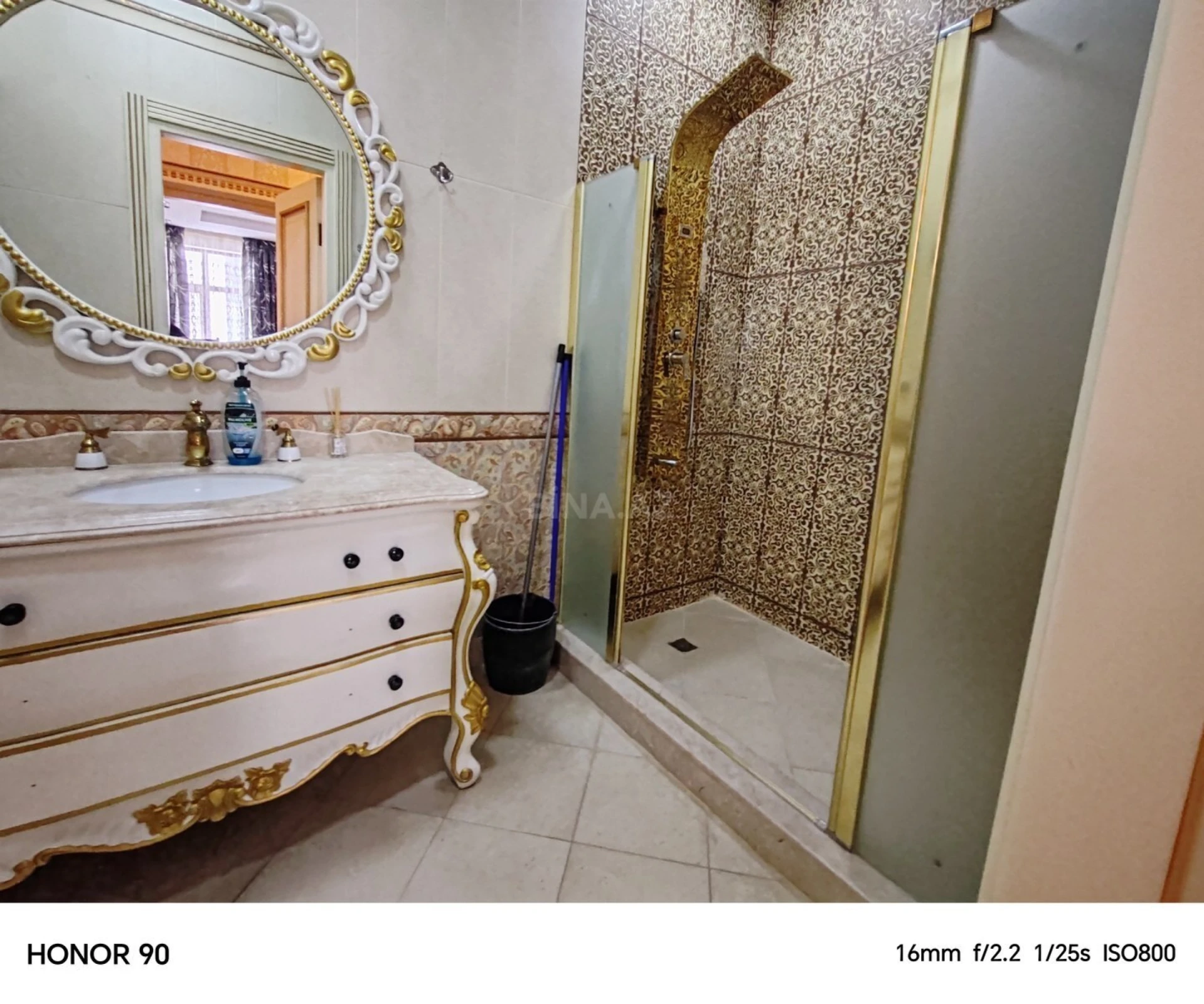 Kirayə verilir 4 otaqlı mənzil 230 m²