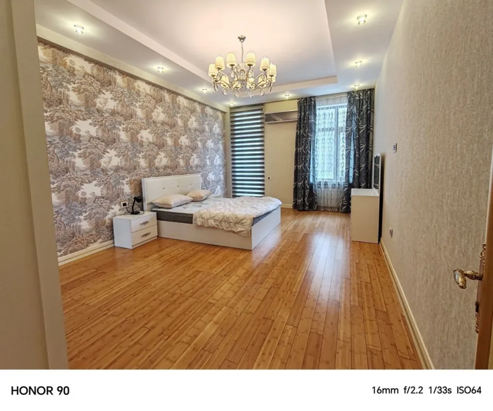 Kirayə verilir 4 otaqlı mənzil 230 m²
