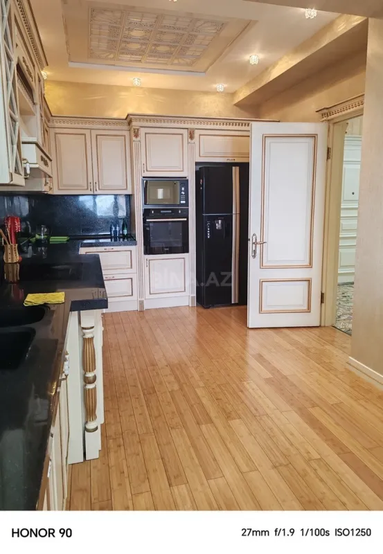 Kirayə verilir 4 otaqlı mənzil 230 m²