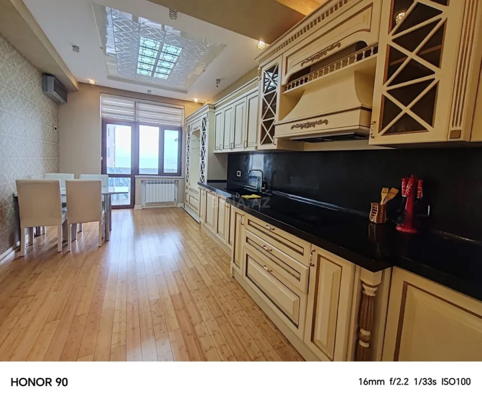 Kirayə verilir 4 otaqlı mənzil 230 m²