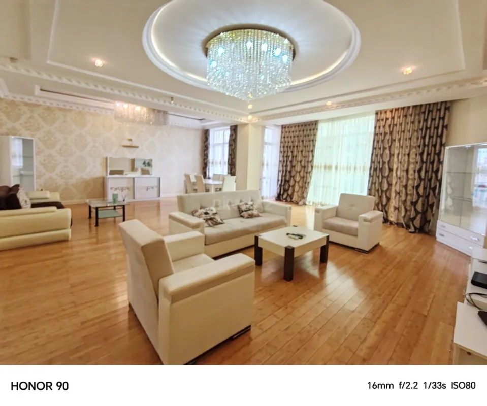 Kirayə verilir 4 otaqlı mənzil 230 m²