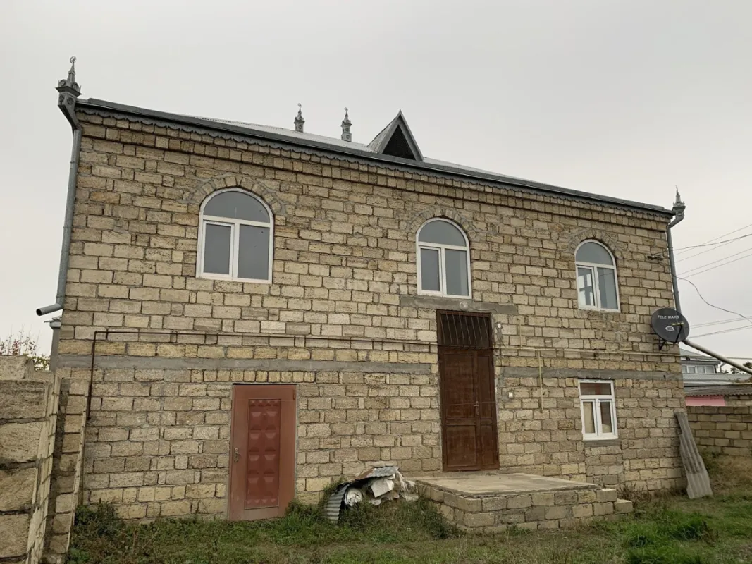 Satılır 8 otaqlı həyət evi 120 m²