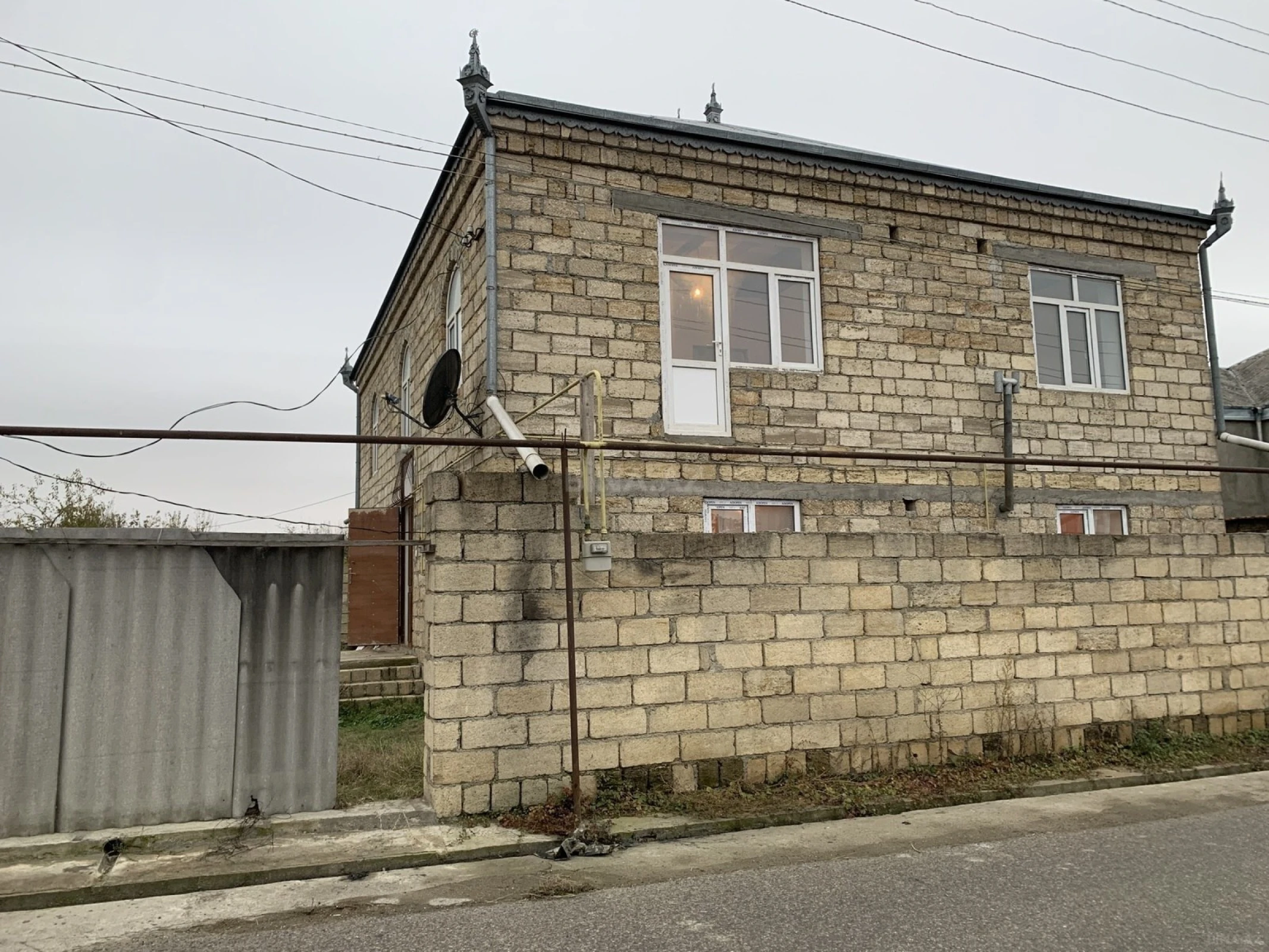 Satılır 8 otaqlı həyət evi 120 m²