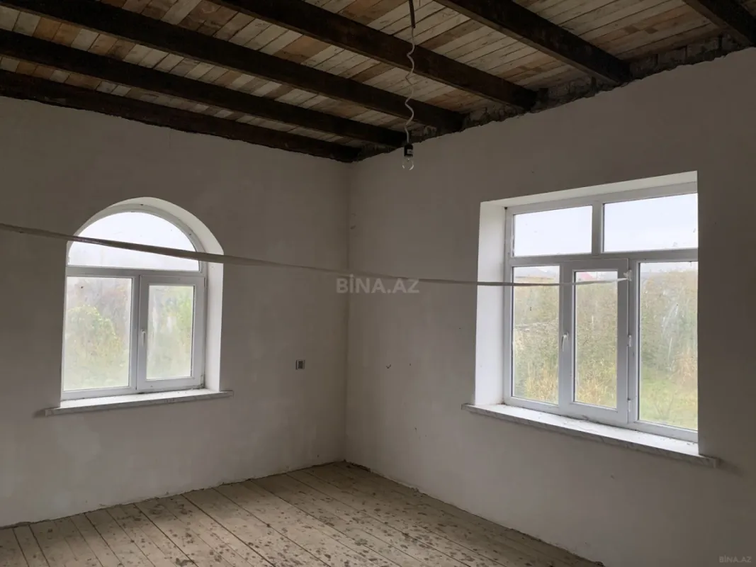 Satılır 8 otaqlı həyət evi 120 m²