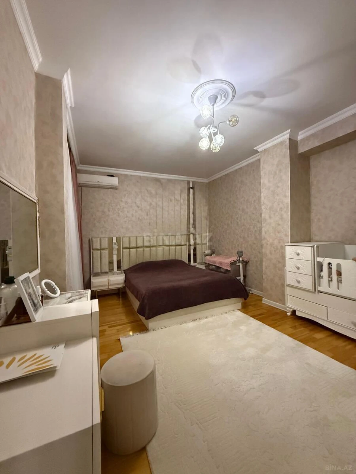 Satılır 2 otaqlı mənzil 92 m²