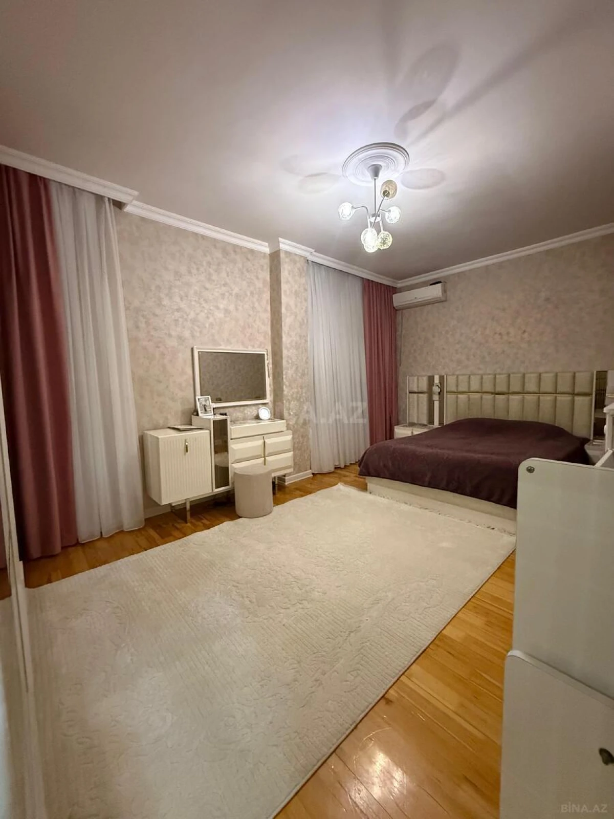 Satılır 2 otaqlı mənzil 92 m²