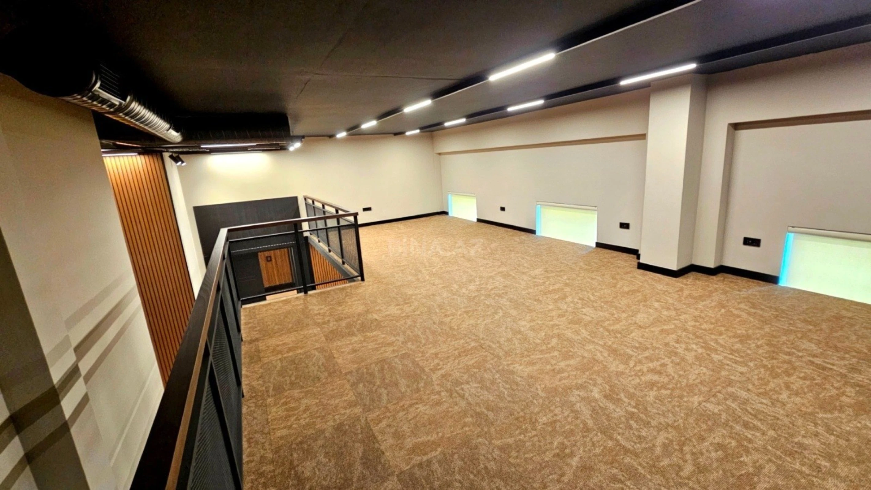 Kirayə verilir 3 otaqlı ofis 143 m²