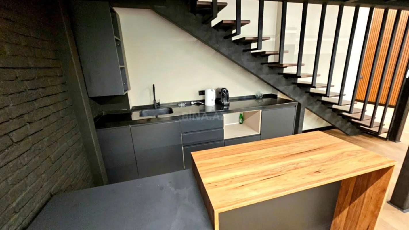 Kirayə verilir 3 otaqlı ofis 143 m²