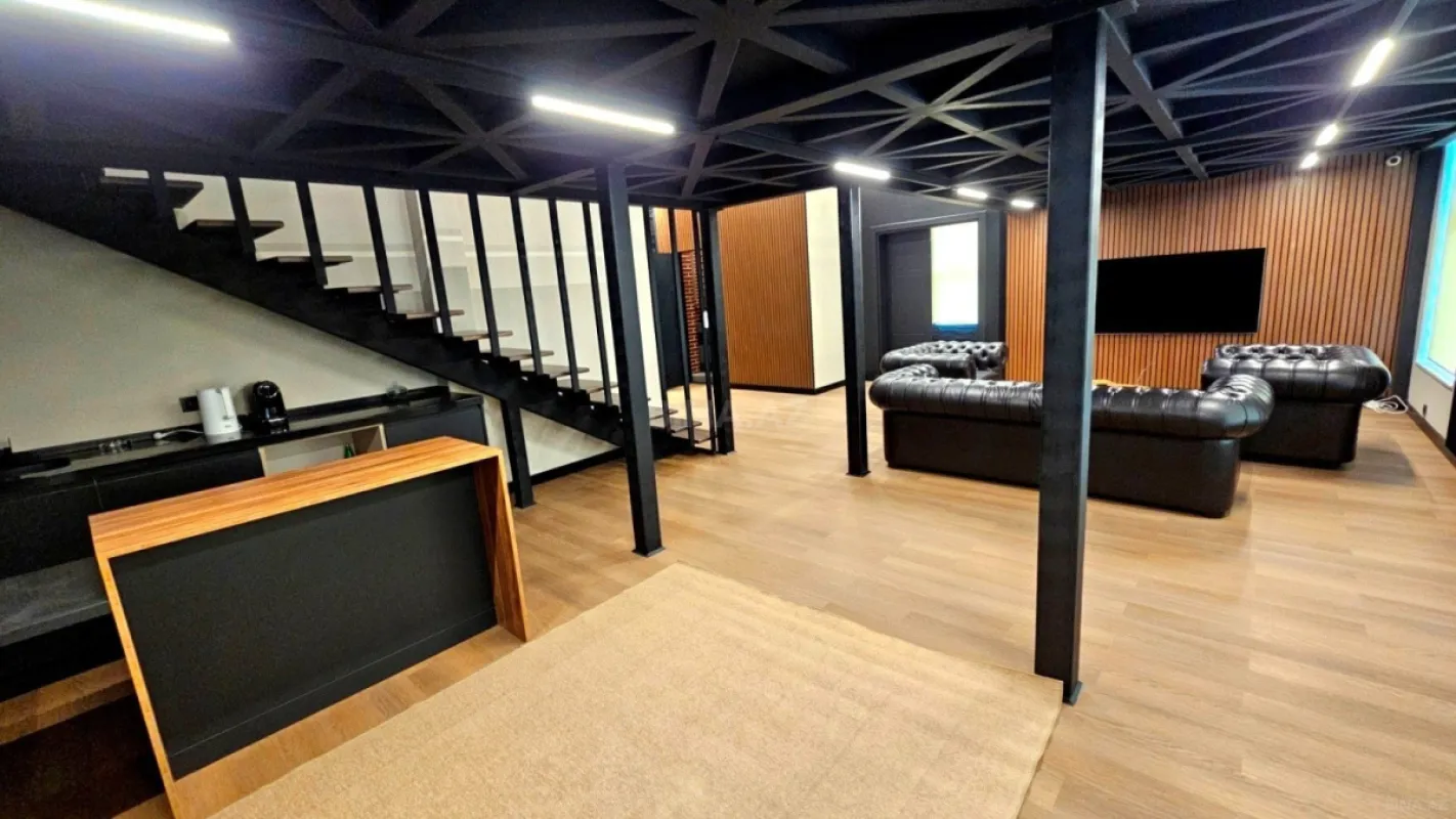 Kirayə verilir 3 otaqlı ofis 143 m²