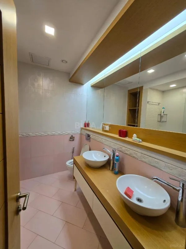Kirayə verilir 3 otaqlı mənzil 270 m²