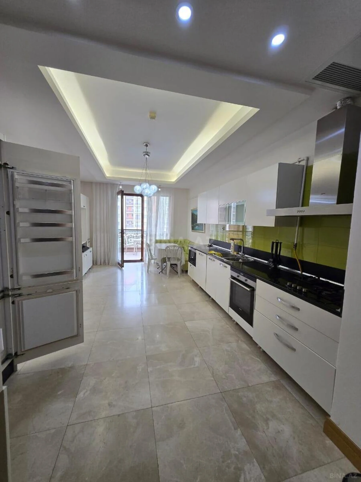 Kirayə verilir 3 otaqlı mənzil 270 m²