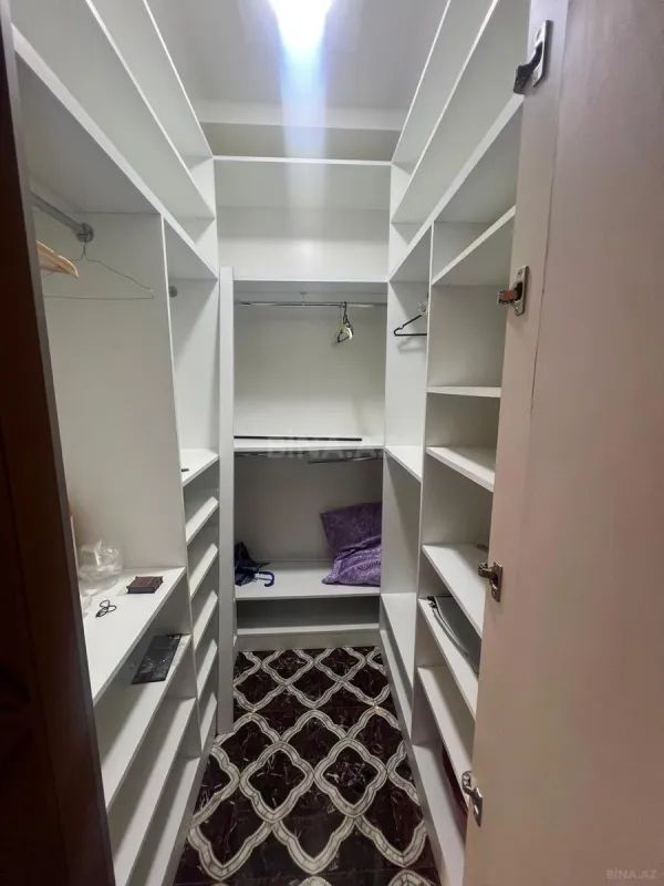 Satılır 3 otaqlı mənzil 130 m²