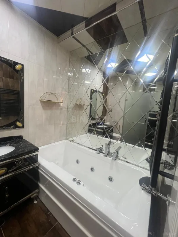 Satılır 3 otaqlı mənzil 130 m²