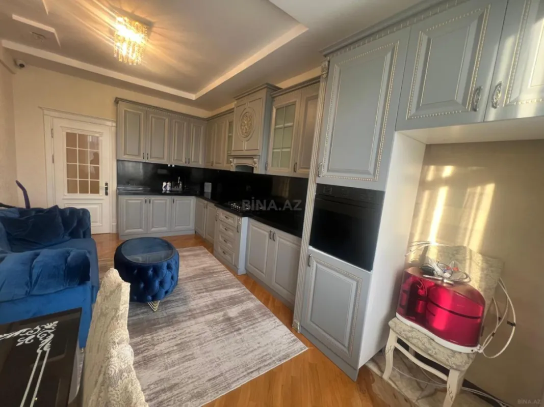 Satılır 3 otaqlı mənzil 130 m²