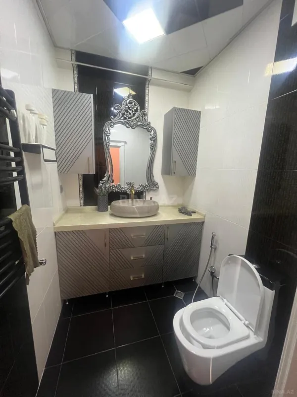 Satılır 3 otaqlı mənzil 130 m²