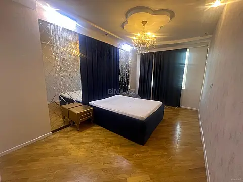 Satılır 3 otaqlı mənzil 130 m²