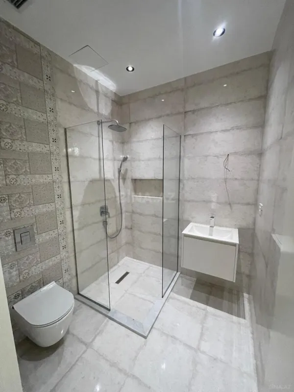 Satılır 4 otaqlı mənzil 220 m²