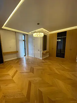 Satılır 4 otaqlı mənzil 220 m²